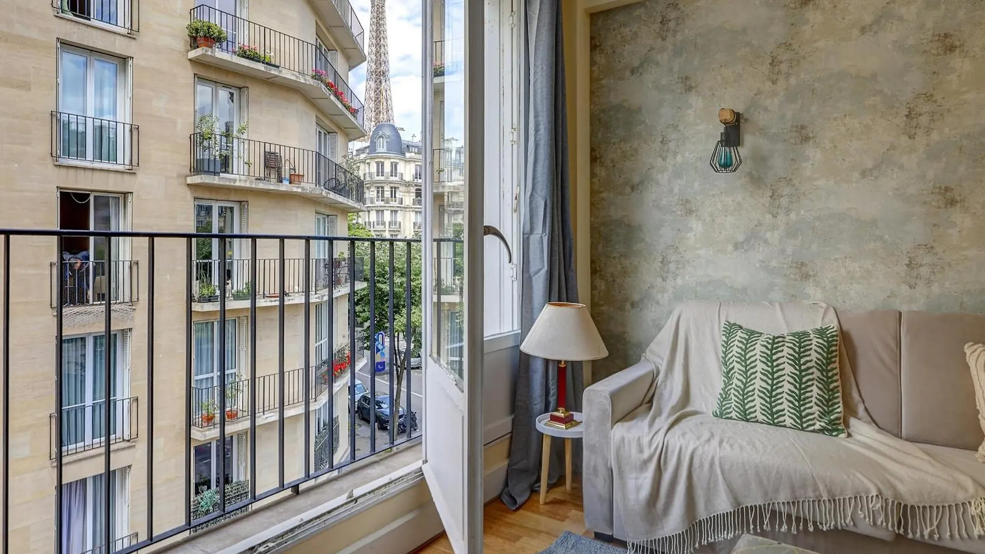 Tower 1Br Cozy Apartment Paris France